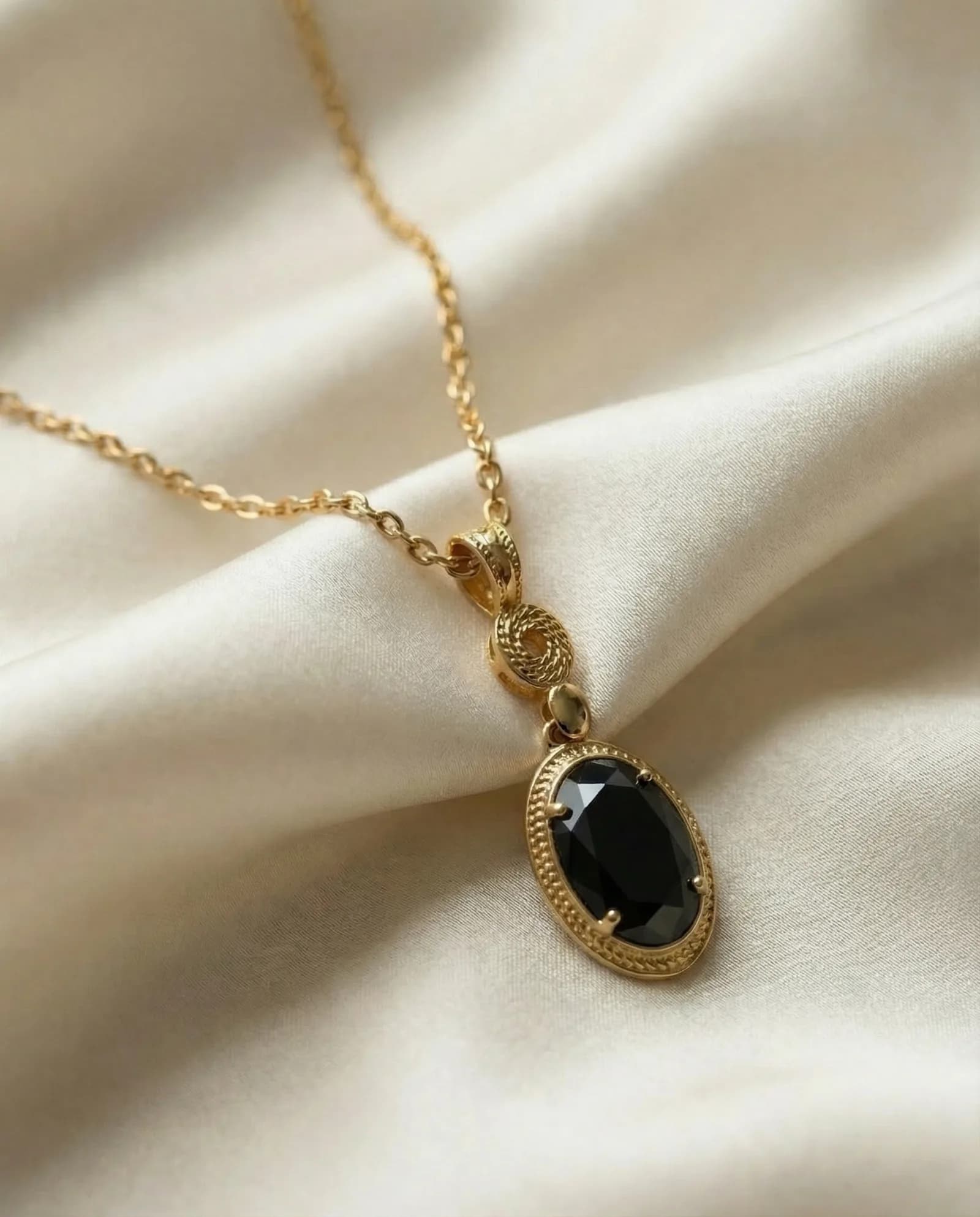 Collar Etruria - Ónix negro, Dorado