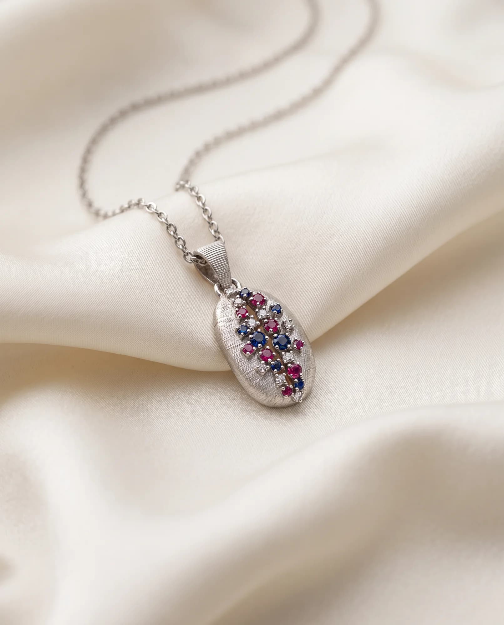 Collar Café, Azul, fucsia y blanco